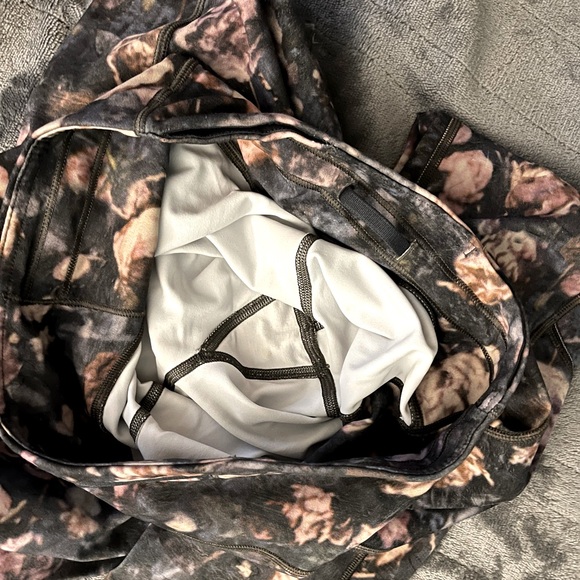 Lululemon!! Speed Up Leggings - Floral Print size 4 - Picture 6 of 6